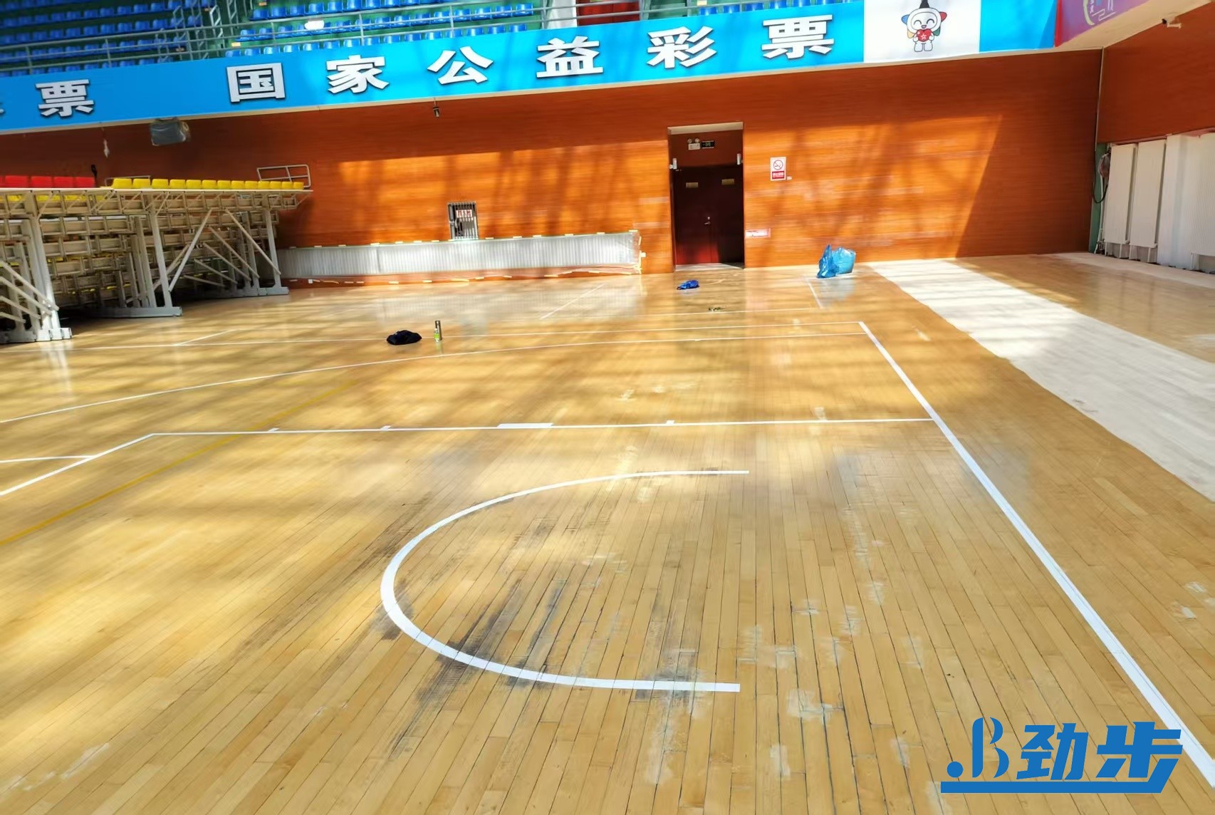 篮球场翻新方案