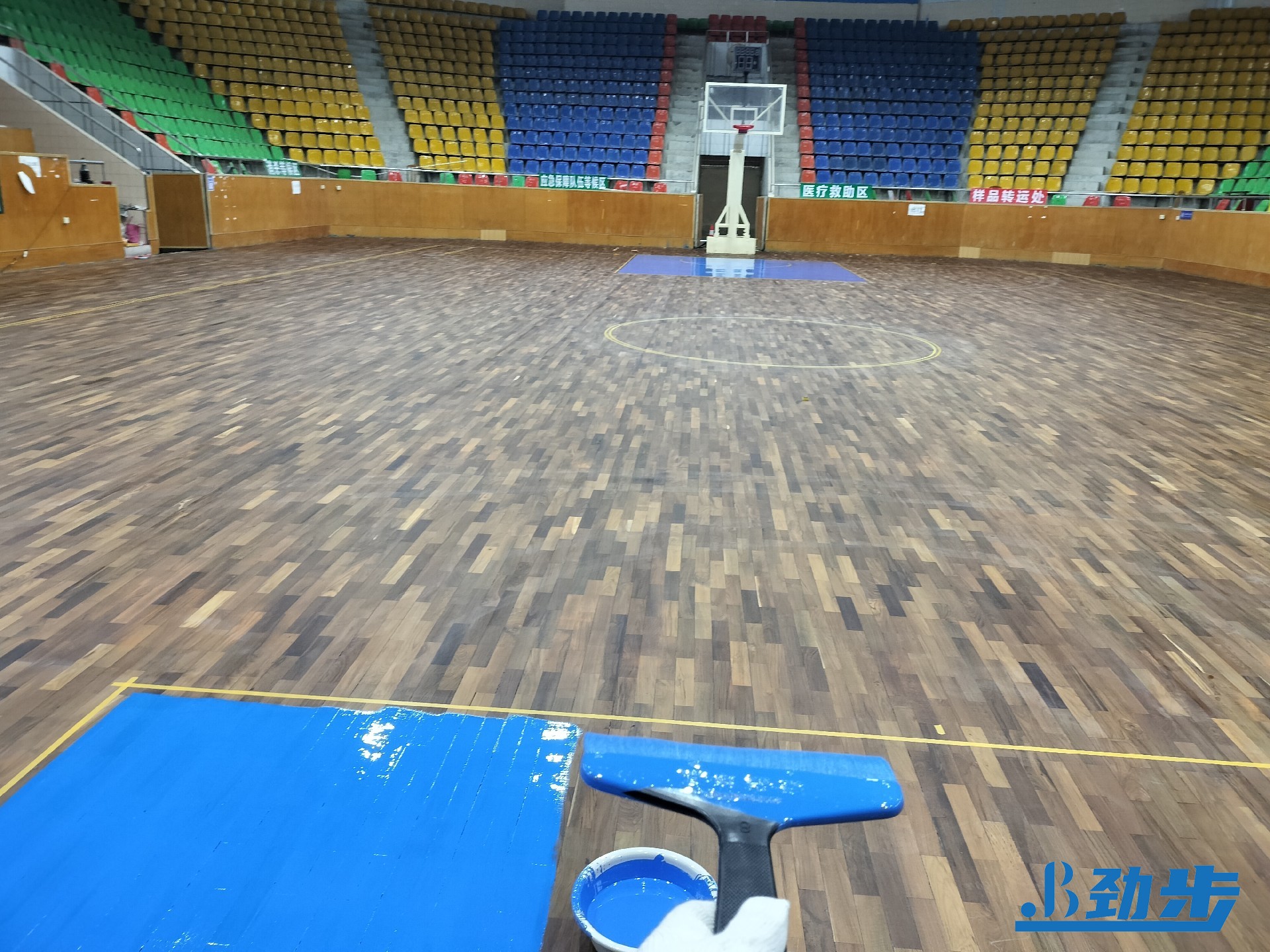 翻新运动木地板