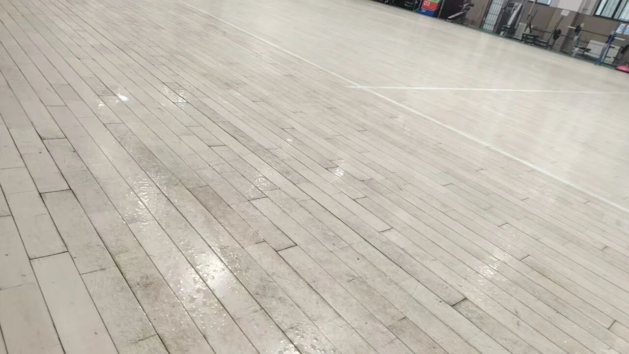 篮球馆木地板翻新