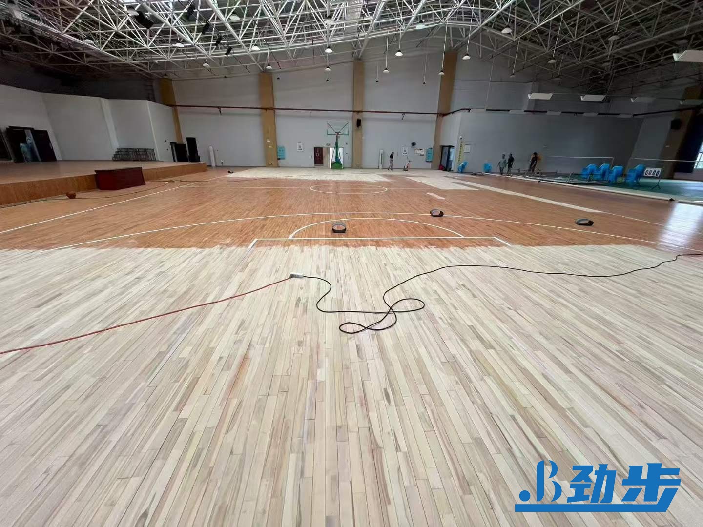 体育馆木地板翻新