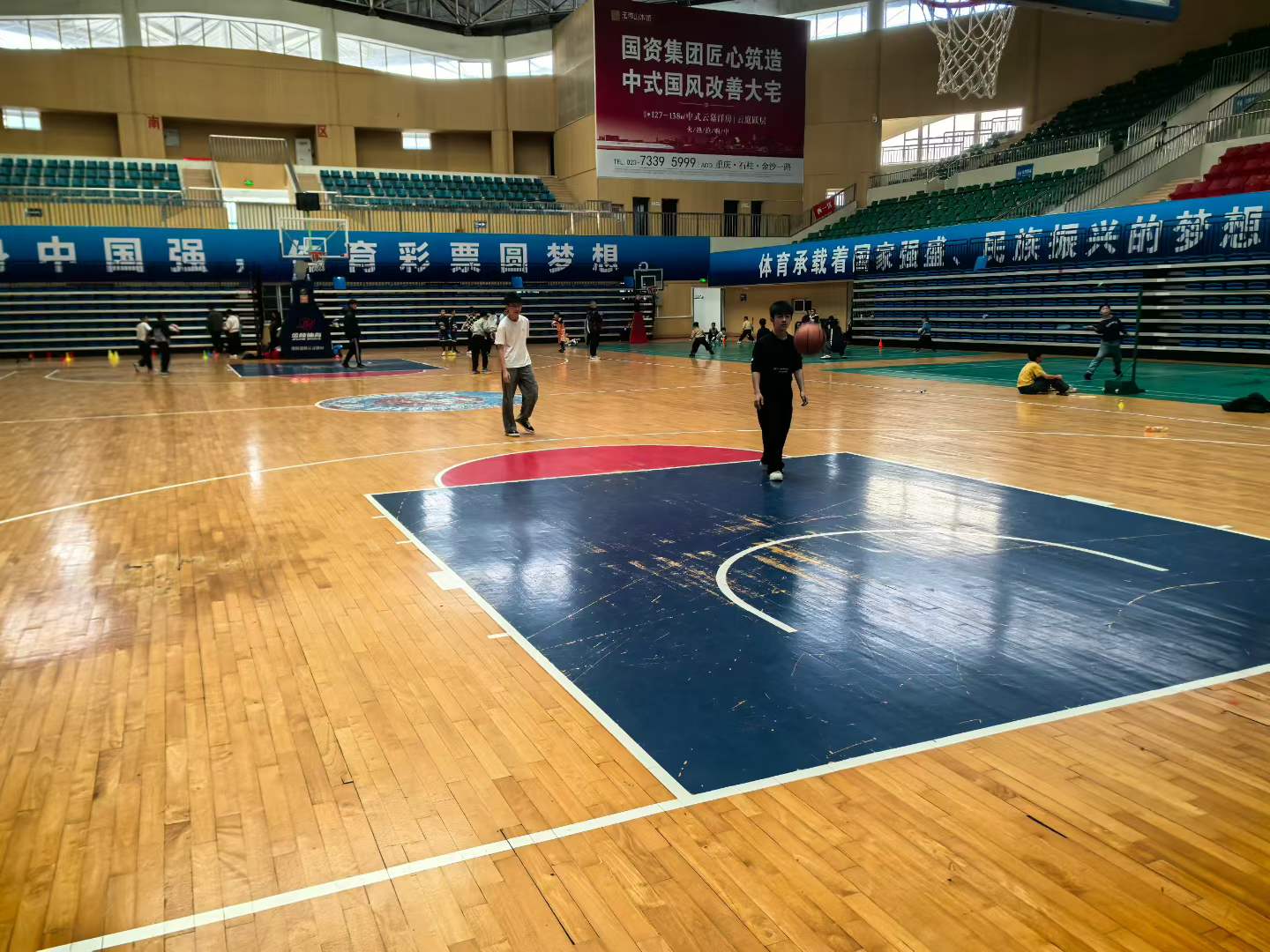 篮球馆木地板翻新