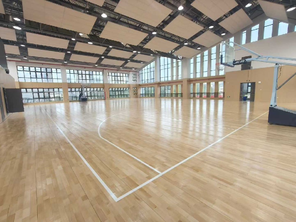 篮球馆木地板翻新，让安全与颜值双向升级