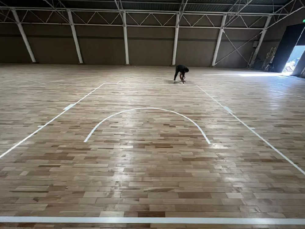 焕新球场活力，专业篮球馆木地板翻新重塑运动新体验