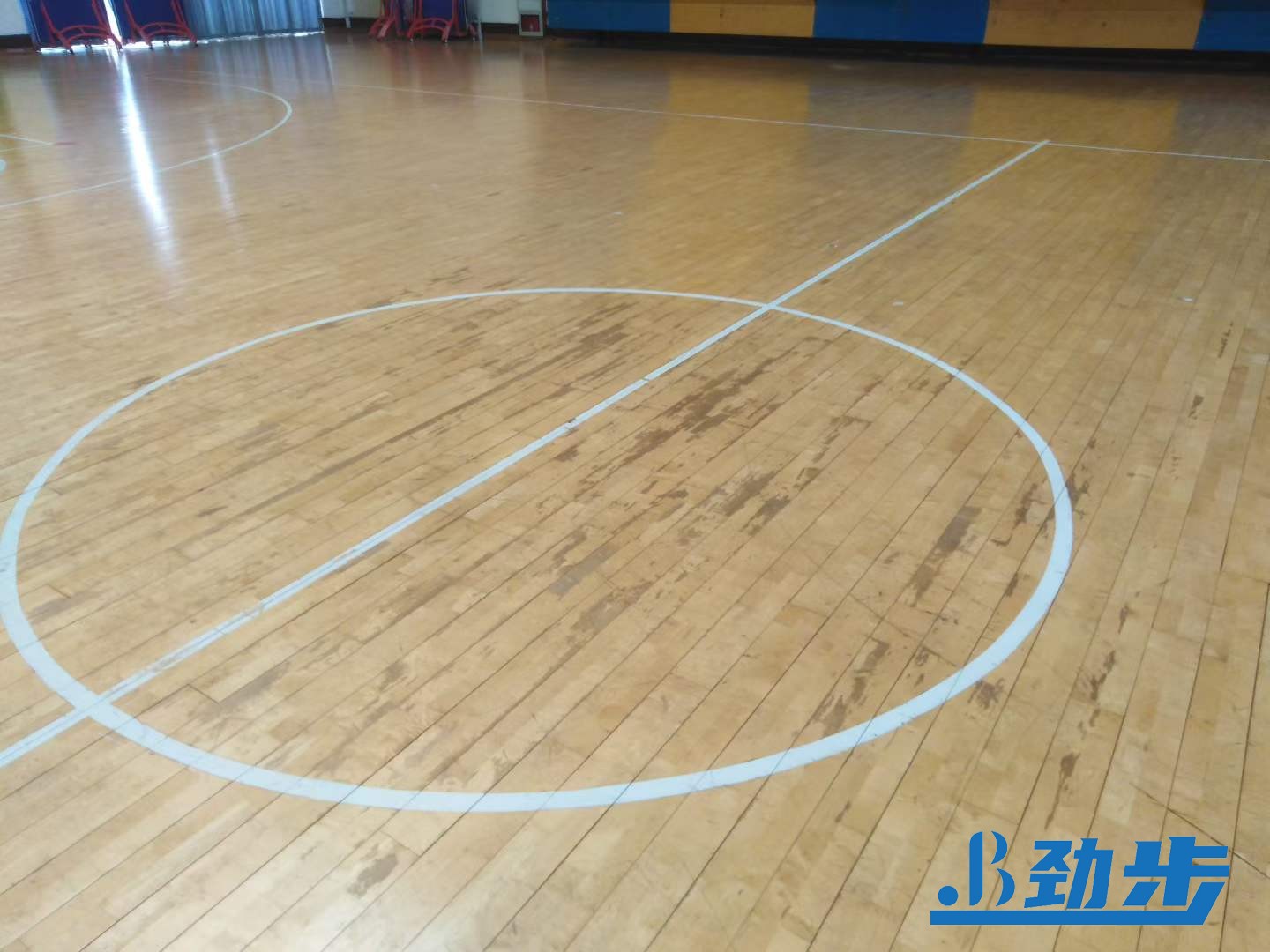 篮球馆木地板翻新修复