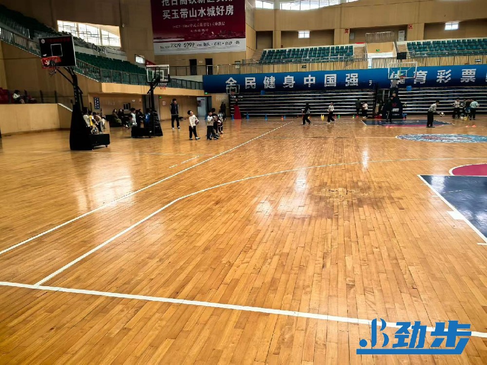 旧场焕新正当时，理性规划篮球馆地板翻新，性价比之选