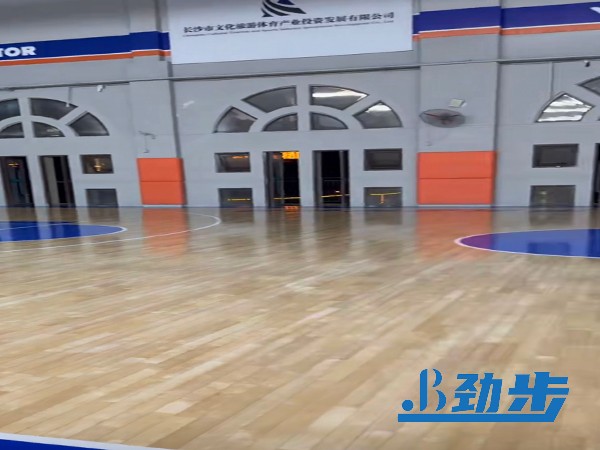 体育馆木地板翻新