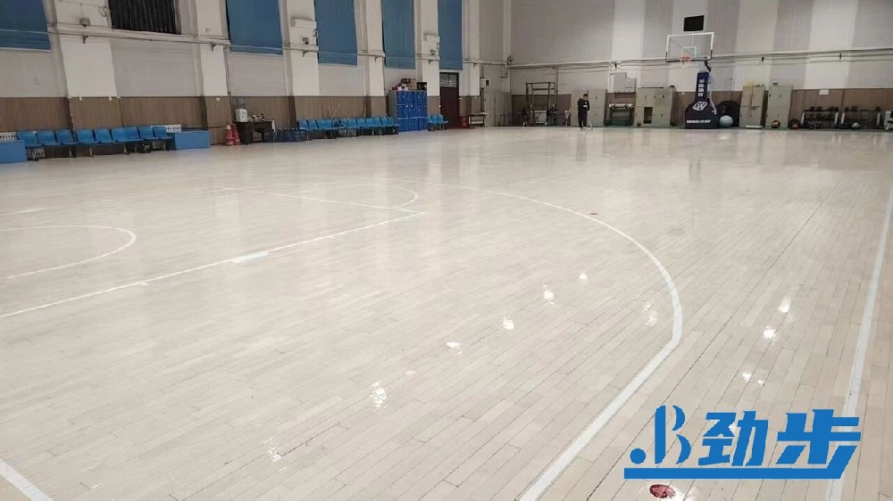 运动木地板翻新多少钱？看完不再盲目询价
