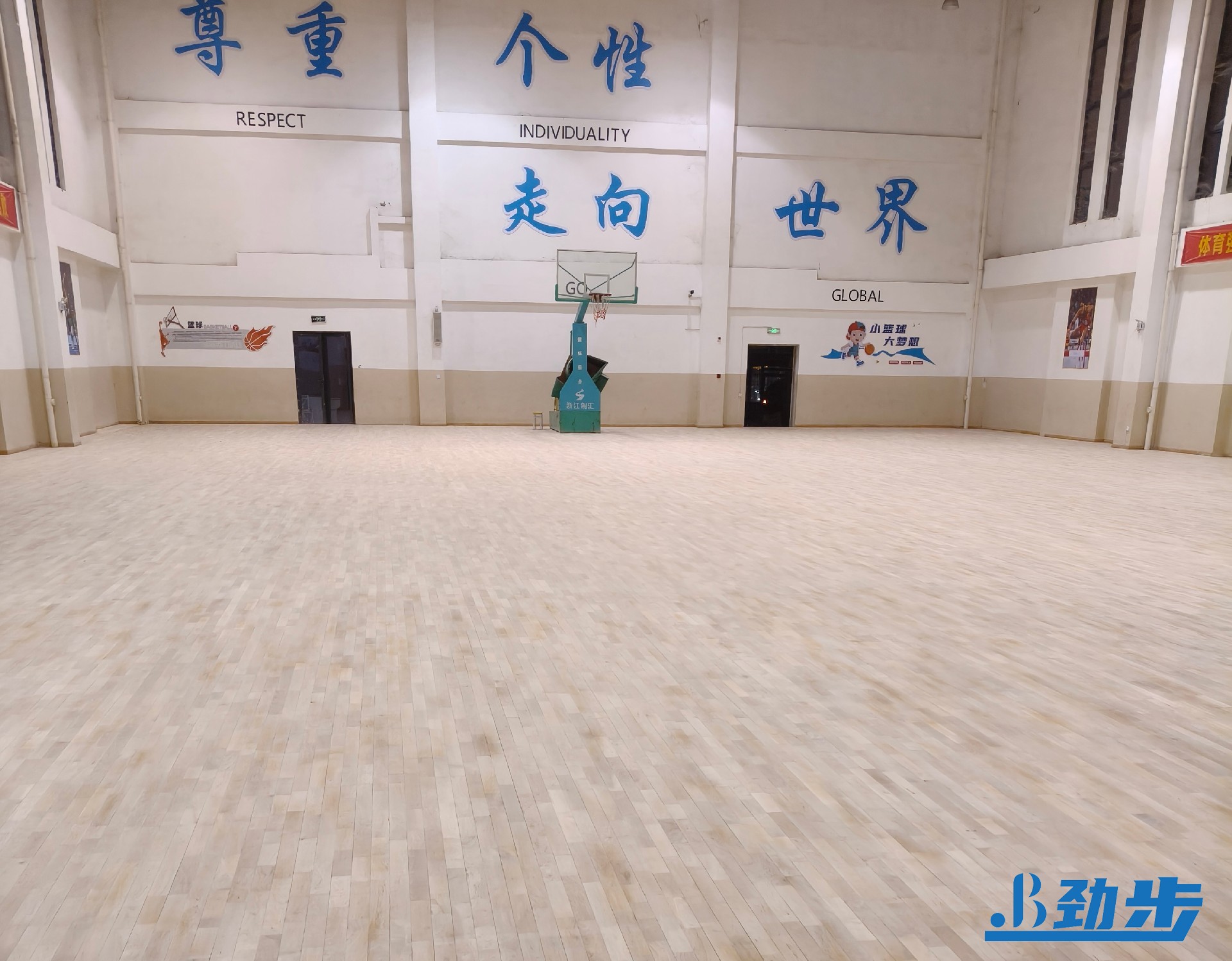 篮球馆木地板翻新
