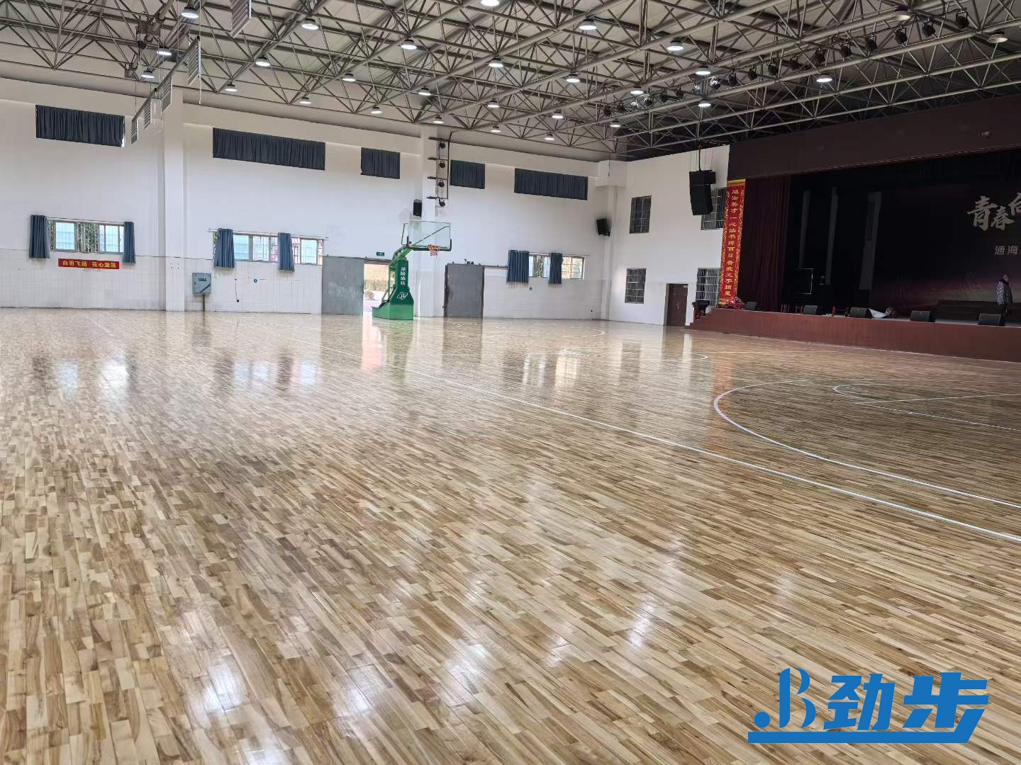 篮球馆地板翻新价格