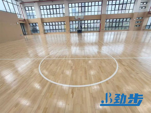 体育馆木地板翻新多少钱