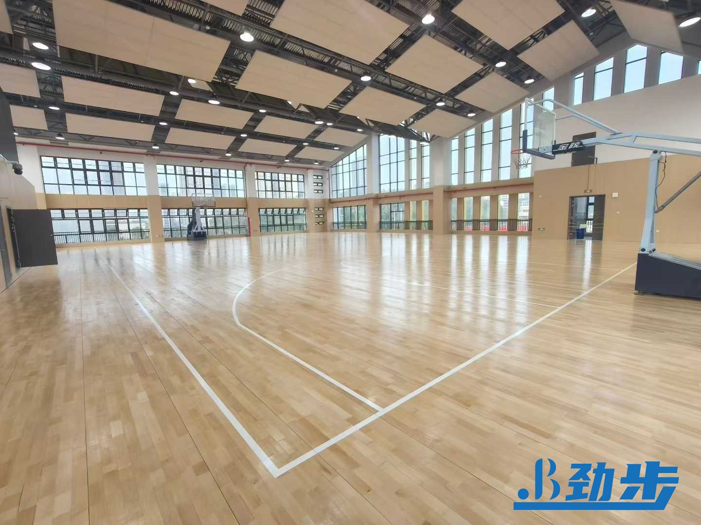 体育馆木地板翻新多少钱